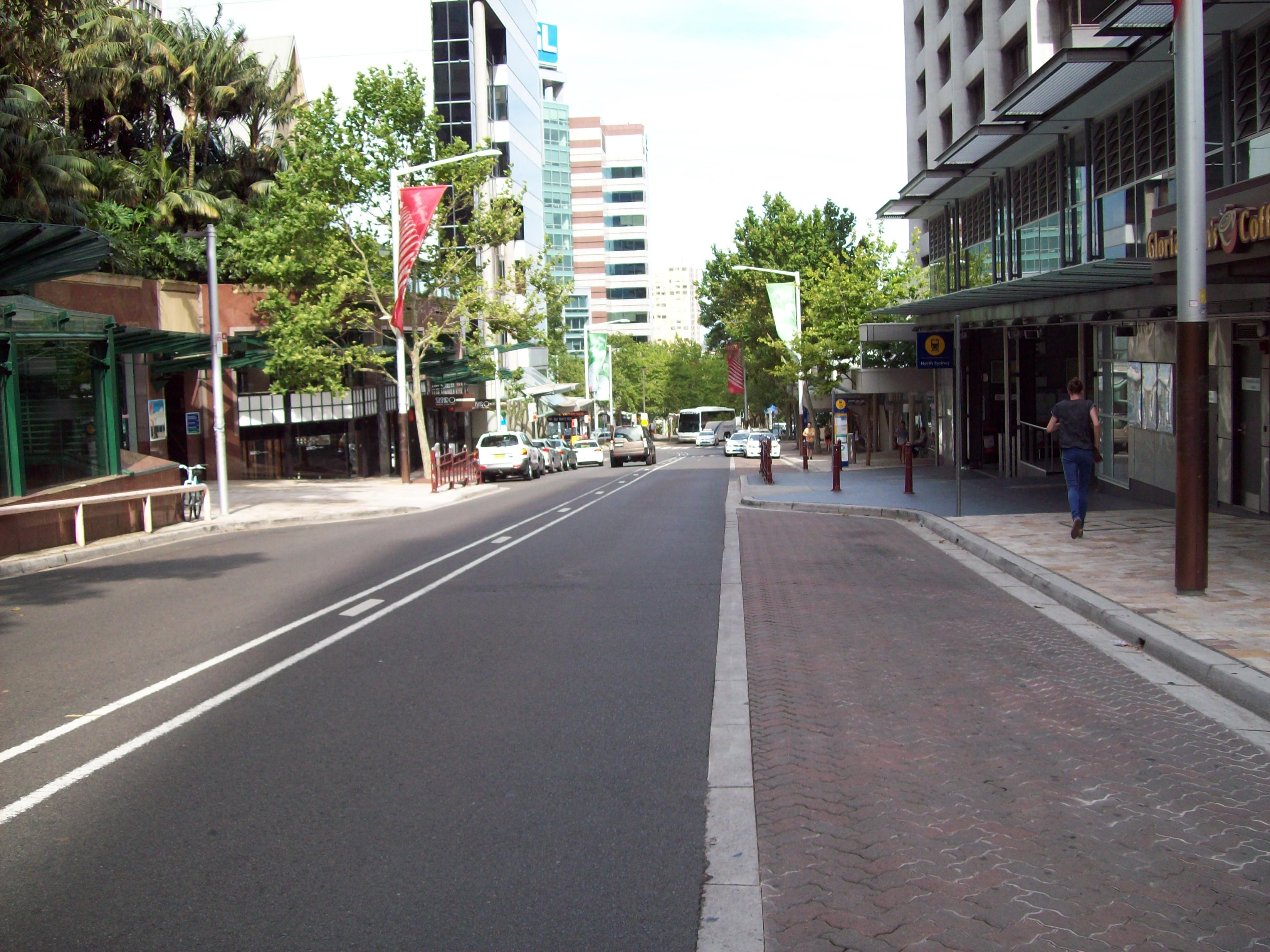 A weak centre - North Sydney, Saturday afternoon